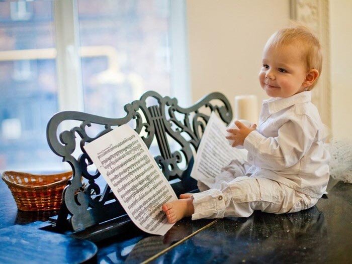 Слушание музыки Моцарта вызывает не только кратковременное, но и длительное, устойчивое улучшение мыслительной деятельности малышей. 