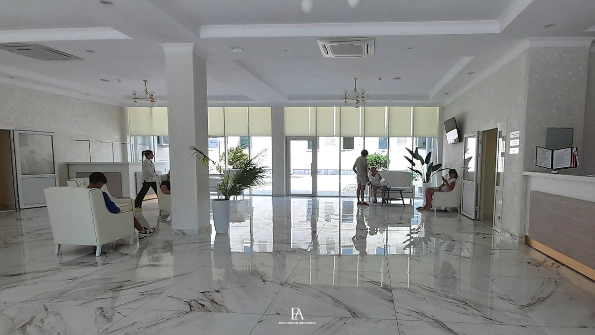 Общекурортная бальнеологическая сероводородная лечебница г. Гагра. Фото Exploring Abkhazia.