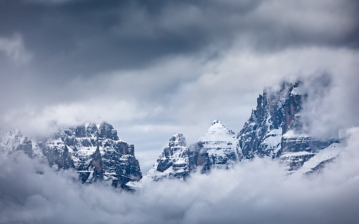 Blowing clouds