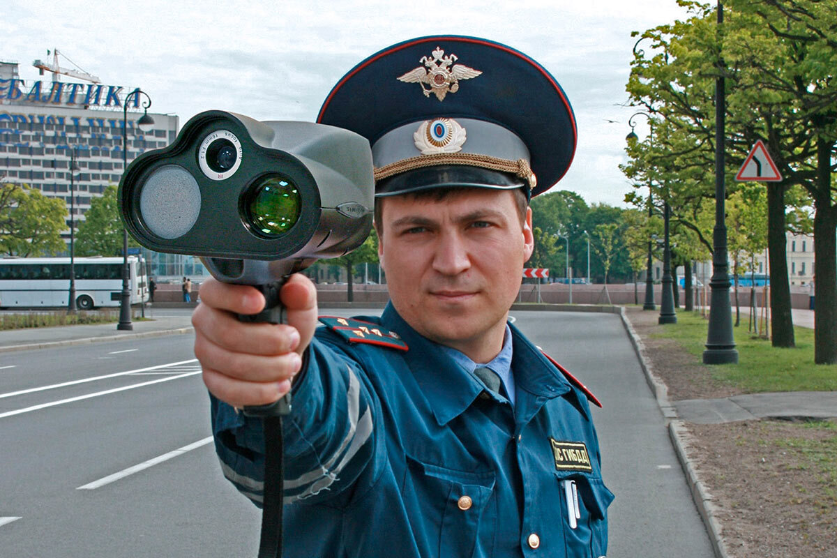 Инспектор с радаром