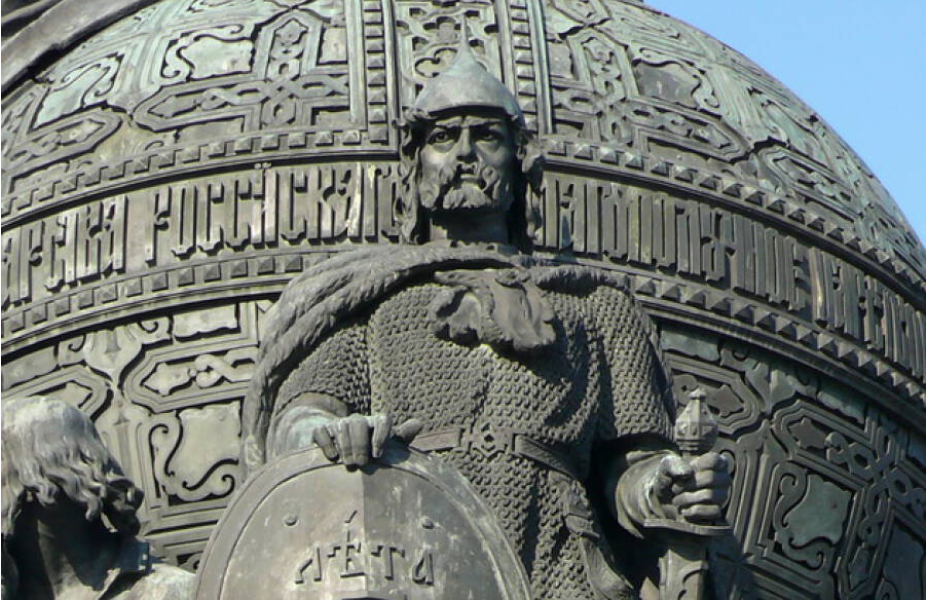 Рюрик на памятнике «Тысячелетие Руси» в Великом Новгороде.Фото из открытых источников.