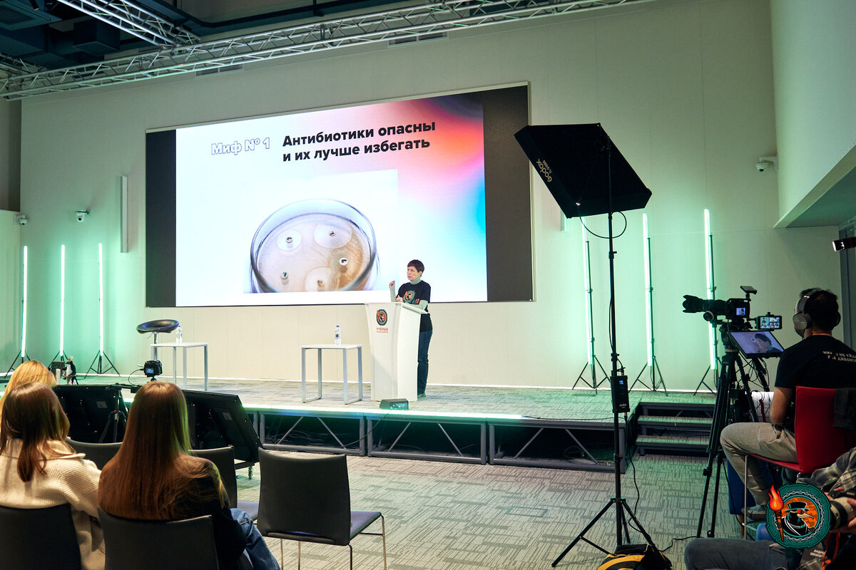 Вообще это жуть, вот так под камерами стоять и бояться подвести людей, которые тебя пригласили, а потом еще и похулиганить попросили