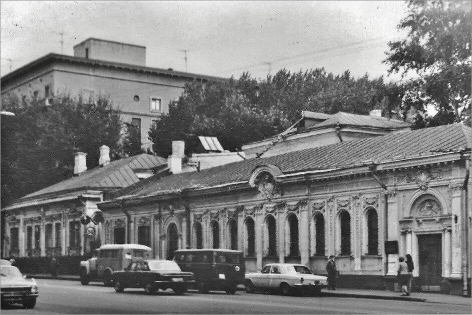 Бакунинская улица, дома № 2-4, 6. 1984. Фото: Артамонов Г. В. Источник: сайт www.pastvu.com