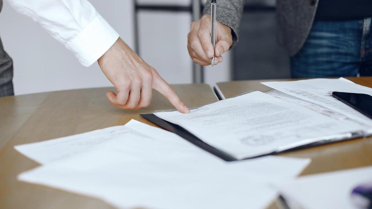    Клиент подписывает документ:Freepik