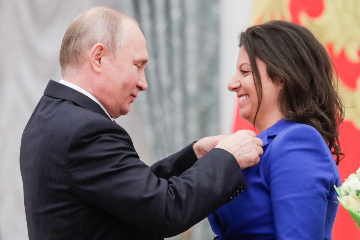 "Нет, ребята, я не гордый. Не загадывая вдаль, так скажу: "Зачем мне орден? Я согласен на медаль!"
