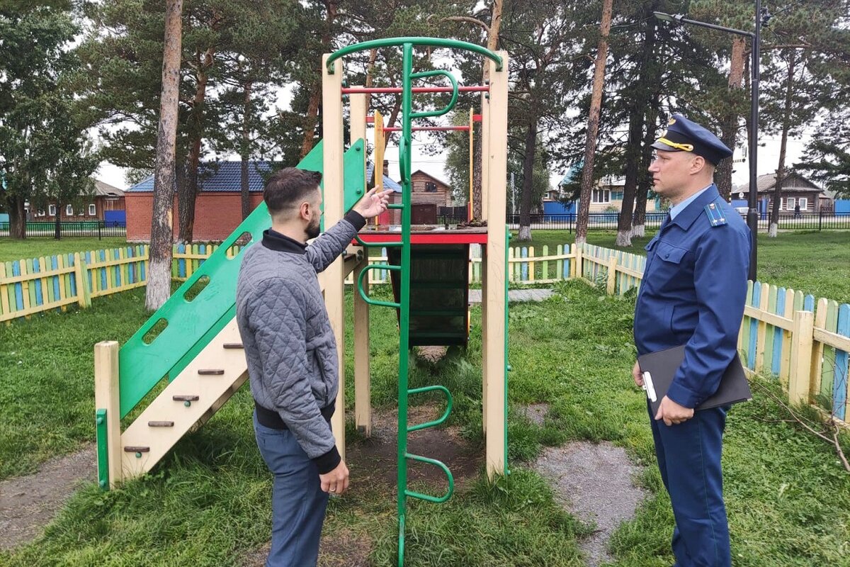     Погибший был самым старшим из троих игравших на площадке детей