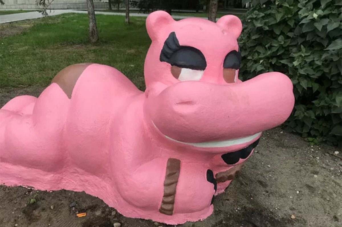    Игривый розовый бегемот появился в Бийске