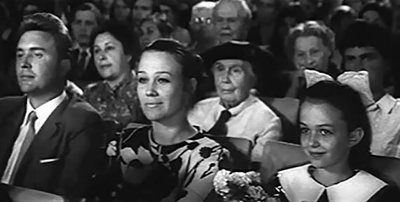 Эдуард Изотов, Инга Будкевич и Вероника Изотова. Кадр из фильма «Мальчики»