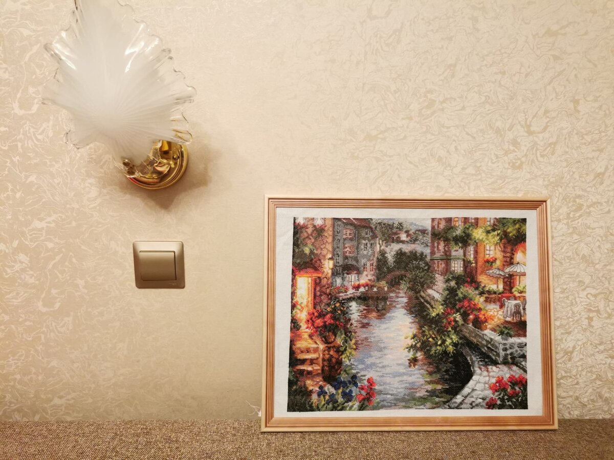 Вышивка, которую я закончила в зимний сезон 20-21. Новую покажу, когда она будет готова :)