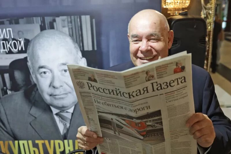 Швыдкой рядом со Швыдким читает про Швыдкова в «РГ»