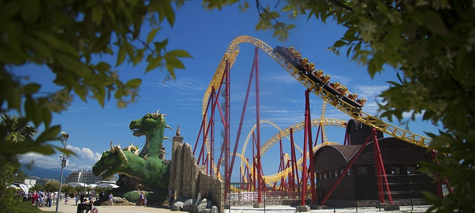 Так выглядит аттракцион "Змей Горыныч" в "Сочи Парке"