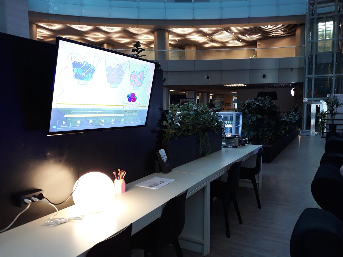 Можно подзарядить гаджеты,  и поиграть детям. 