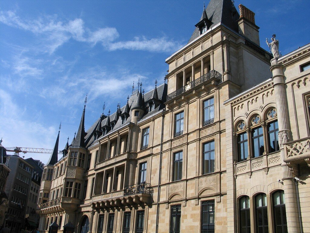 герцогский дворец в люксембурге. люксембург столица достопримечательности. люксембург здания. люксембург здания. министерство иностранных и европейских дел люксембурга.