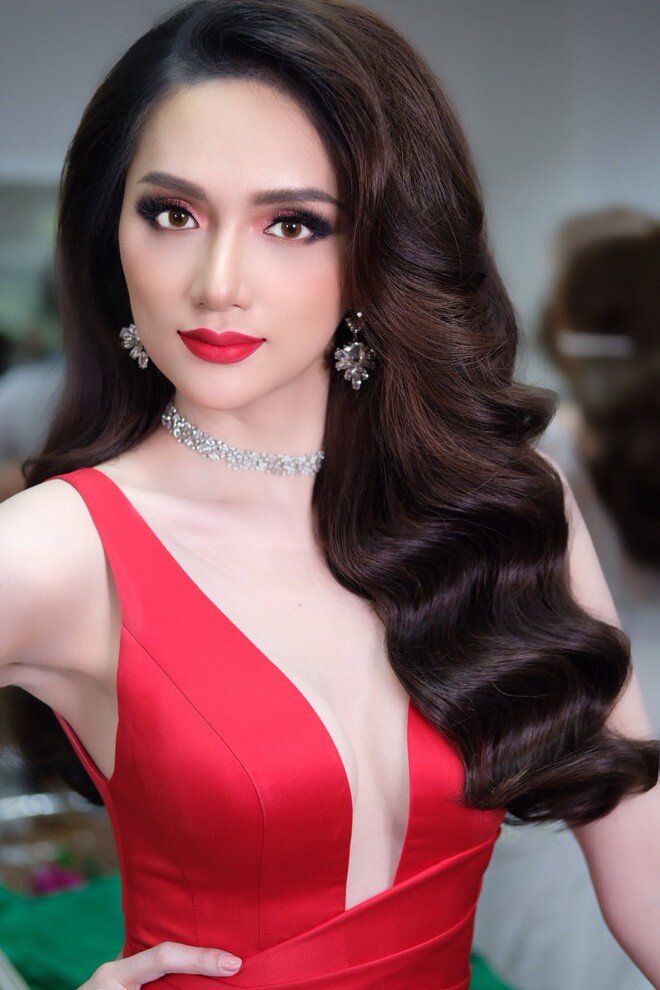 Ladyboy Huong Giang Idol  - Победительница Miss International  Queen 2018, т. е. конкурса красоты для трансгендеров :)