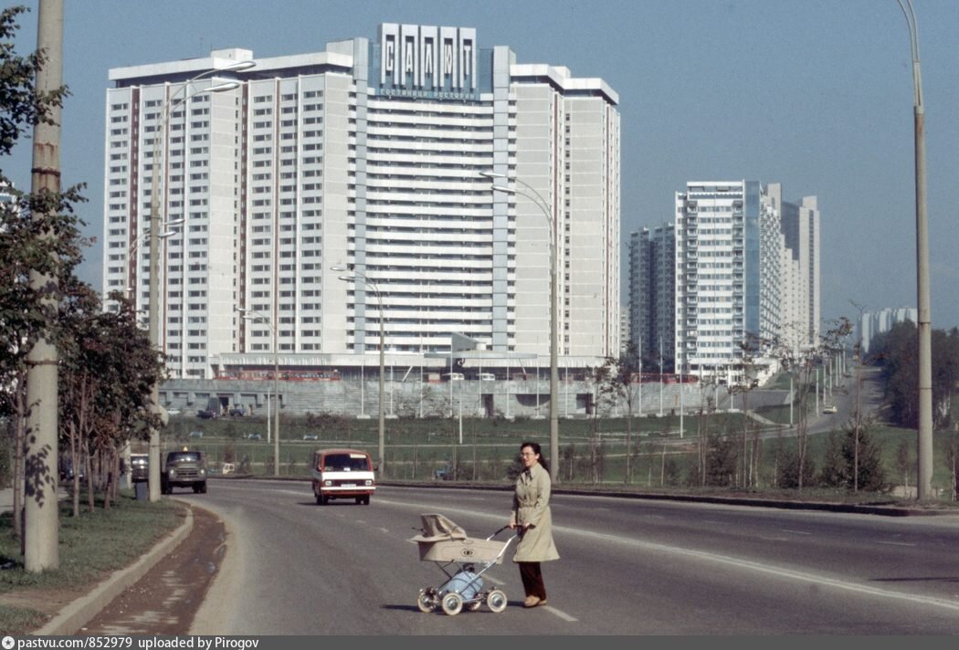 Гостиница "Салют", 1982 г. Автор Wilfried Glienke