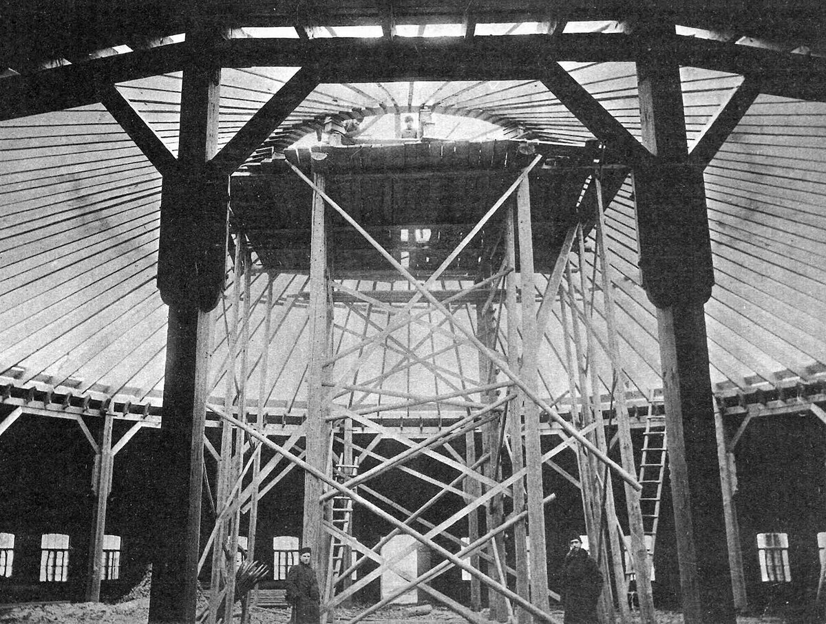 Строительство шатрового деревянного покрытия здания кузницы, год неизвестен