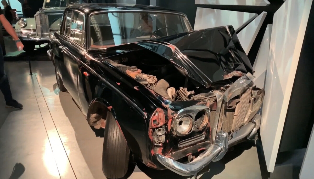 Тот самый автомобиль который спас Леонида Брежнева и СССР от смерти. 