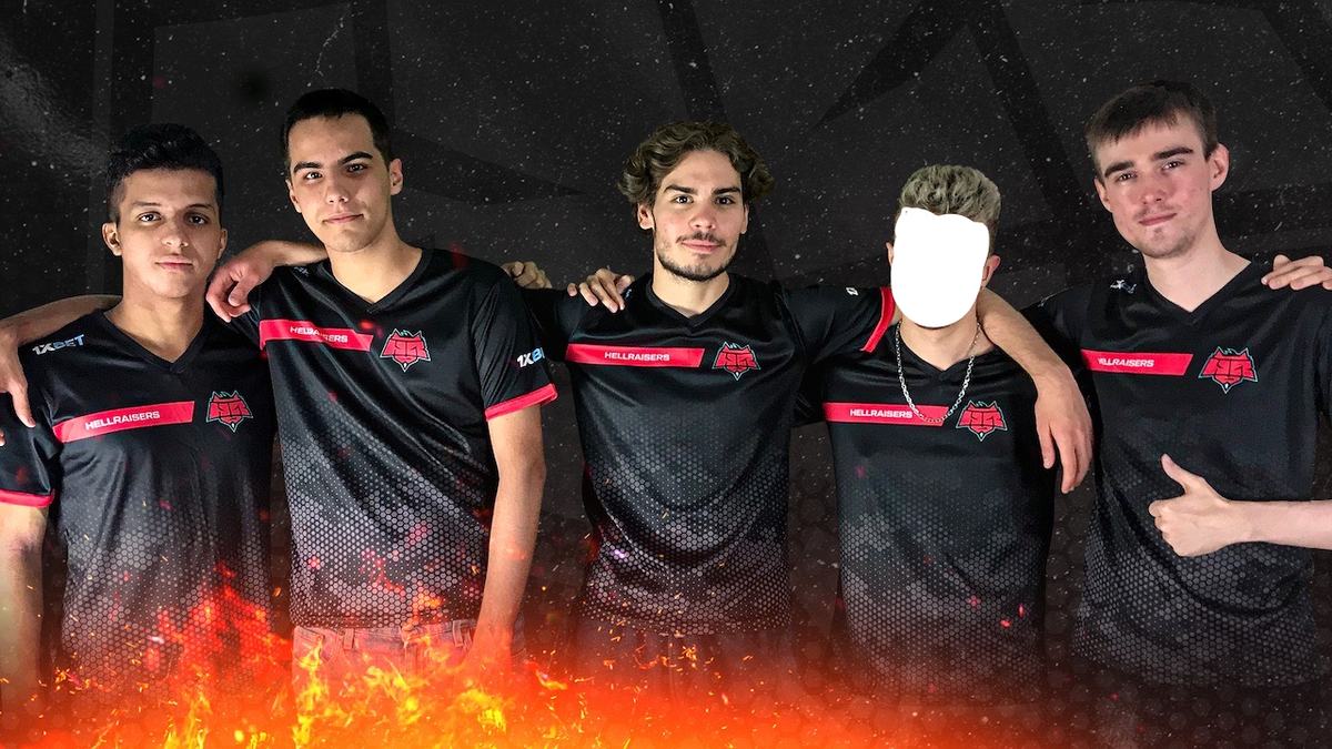 Ранее состав "HELLRAISERS" по Dota 2 выглядел именно так. В этом составе команда отобралась на свой первый DOTA Summit 11. На фотографии не изображено лицо Ильи Коробкина.