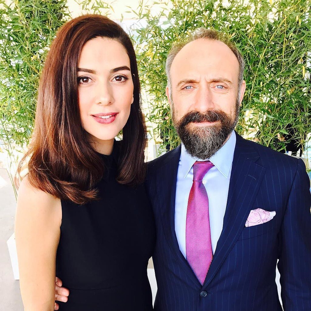 Халит Эргенч со своей женой Бергюзар Корель.