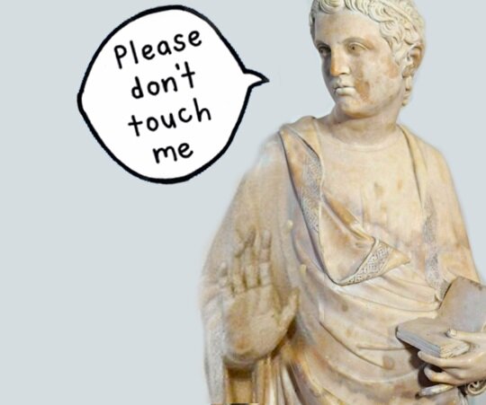 Статуя архангела