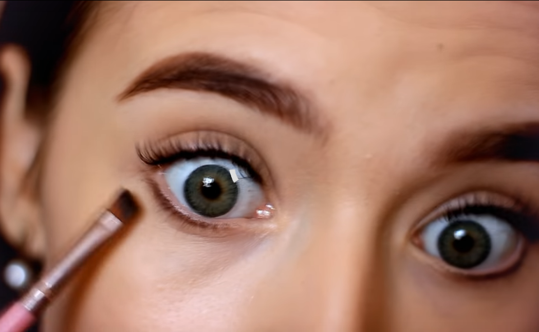 Крашу глаза