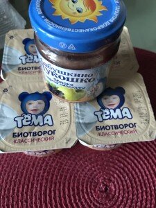 натуральный творожок и фруктовое пюре без сахара