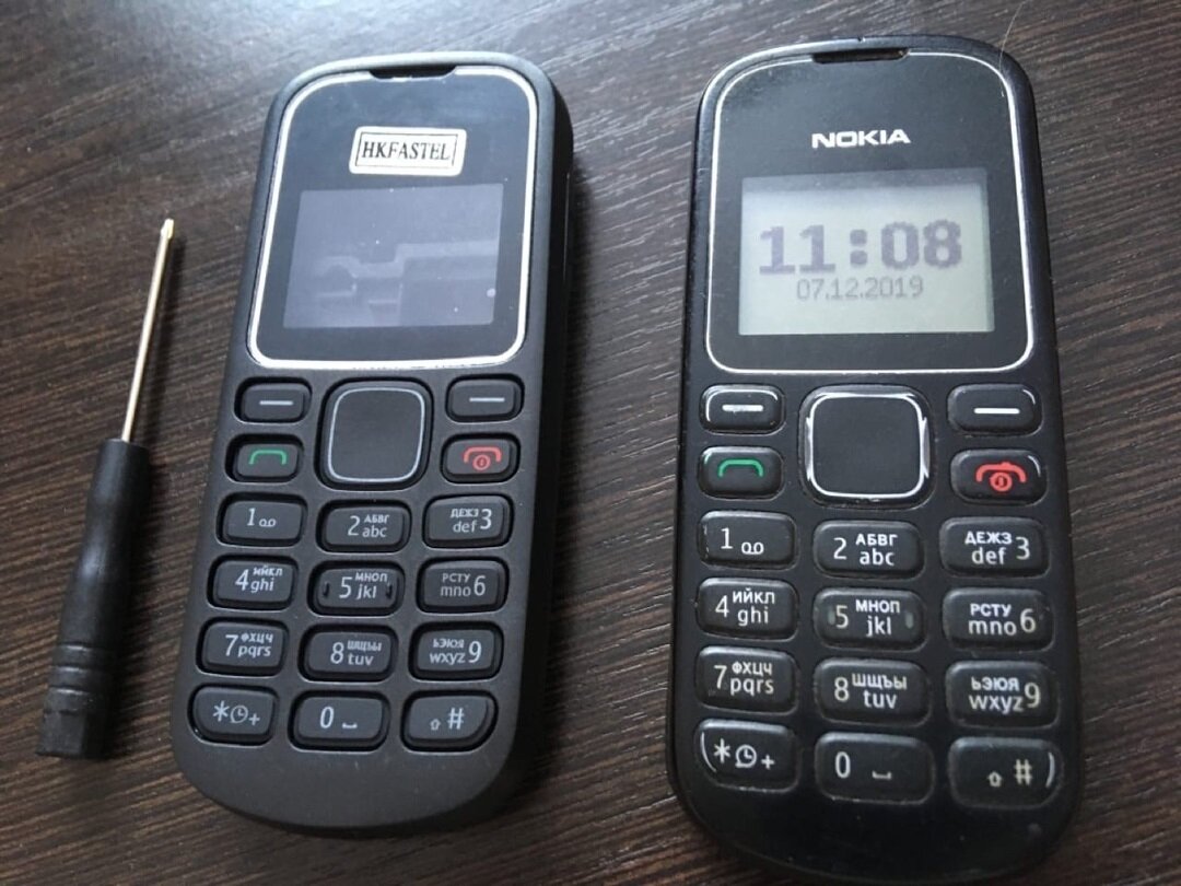 В комплекте есть отвертка.