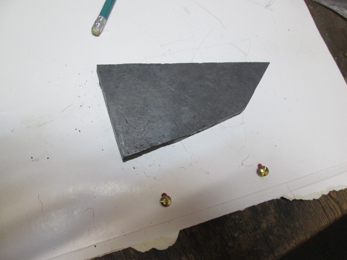 Я применяю графит в пластинах, еще советского производства. Идеально подходит, если увидите такой берите, обязательно пригодится.