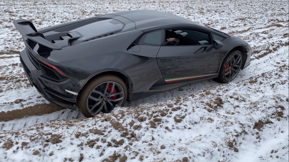 Кадр из видео с канала MAJORKA 