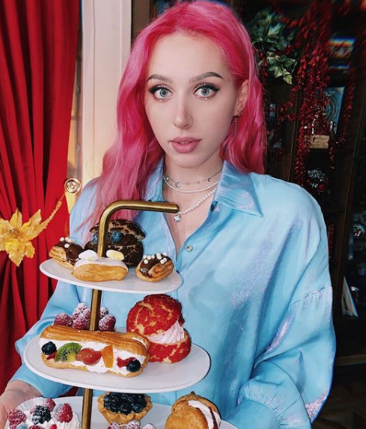 Фото из инстаграма Кати Клэп (@kateclapp)