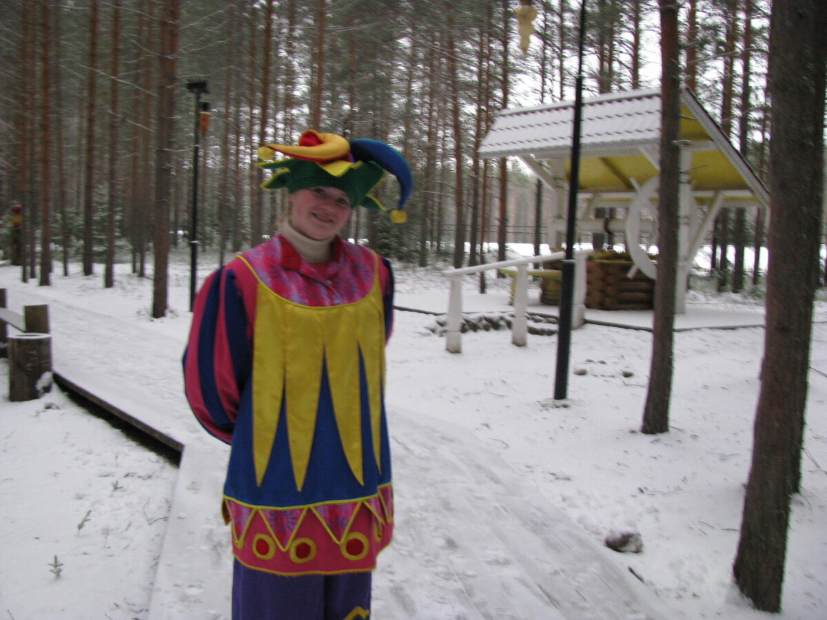 Мой гид поджидал меня на тропе сказок.