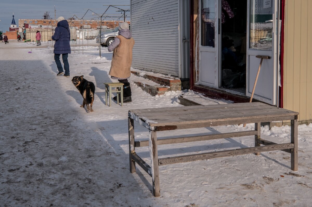 Рынок закрыт. Все разошлись.