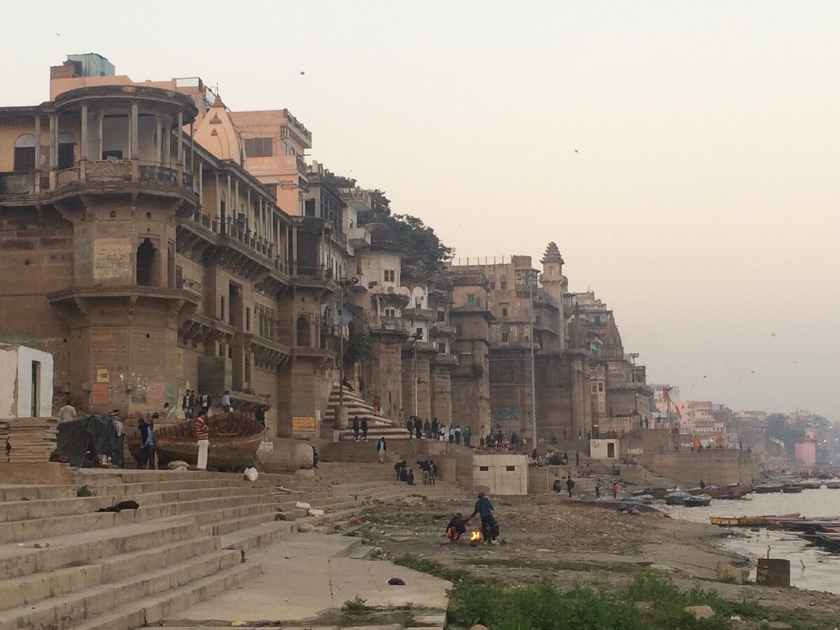 Набережная р. Ганга, город Варанаси, Индия. 