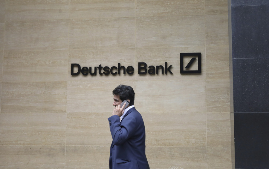 На фотографии Deutsche Bank 