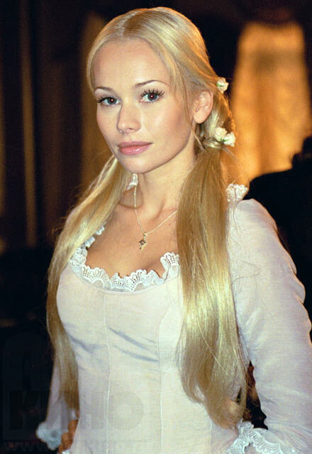 Елена Корикова в той самой "Бедной Насте".