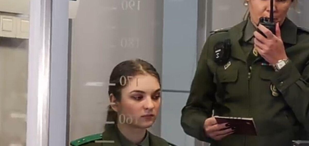 Такие красивые пограничники в Беларуси - лишнего не спросят!) Им все равно, что Вы там натворили в своей Москве