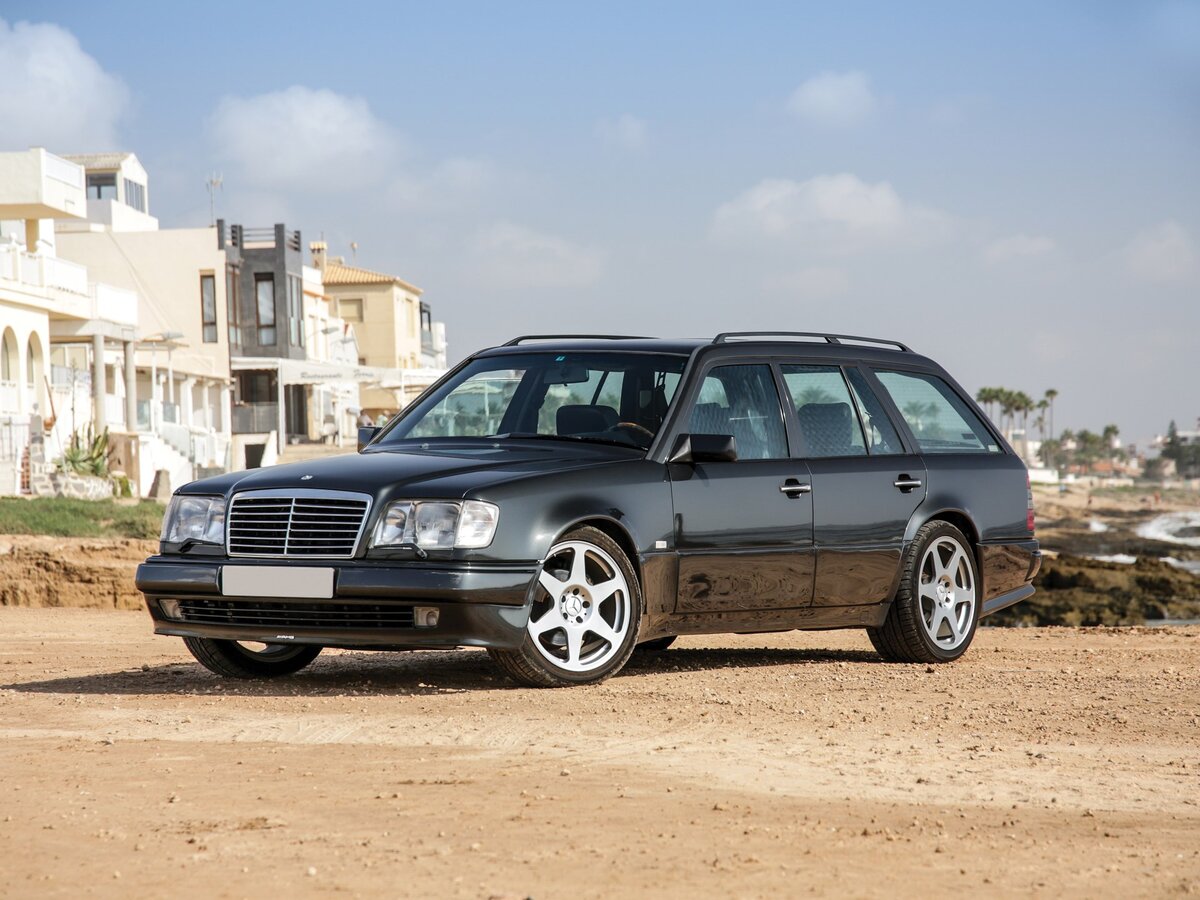 В этом универсале Mercedes-Benz E36 AMG семь (!) посадочных мест |  Интересные автомобили | Дзен