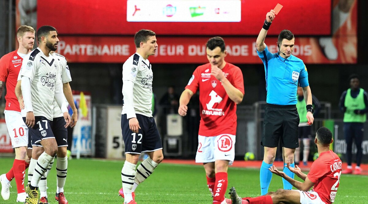 Красная карточка Кастеллетто (Брест)