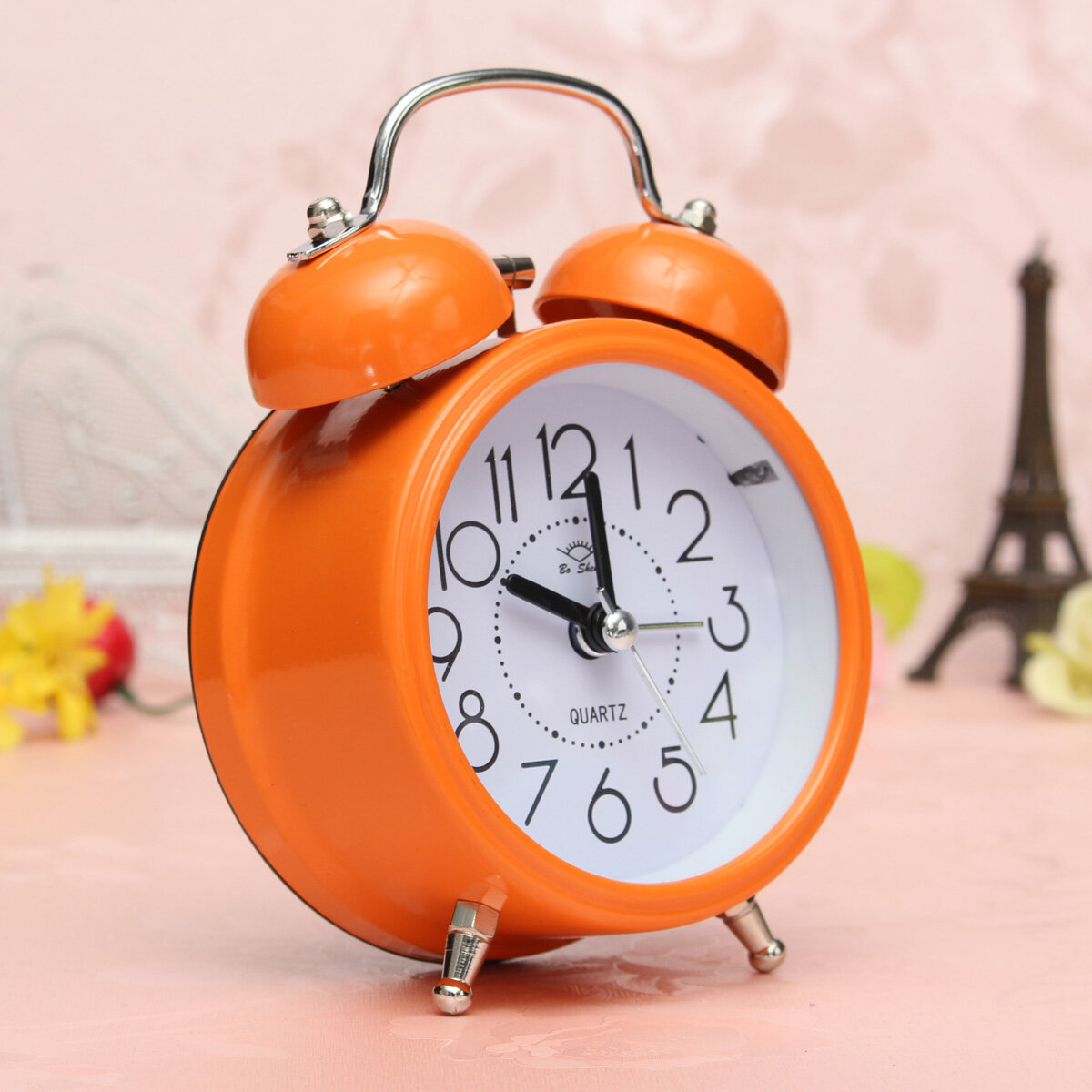 Часы будильник. Стильный будильник. Модный будильник. Оранжевый будильник.