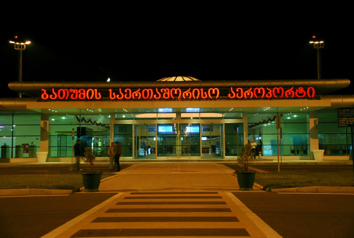 Аэропорт Грузии Батуми. Аэропорт Поти Грузия. Аэропорт Батуми фото. Споттинг Батуми.