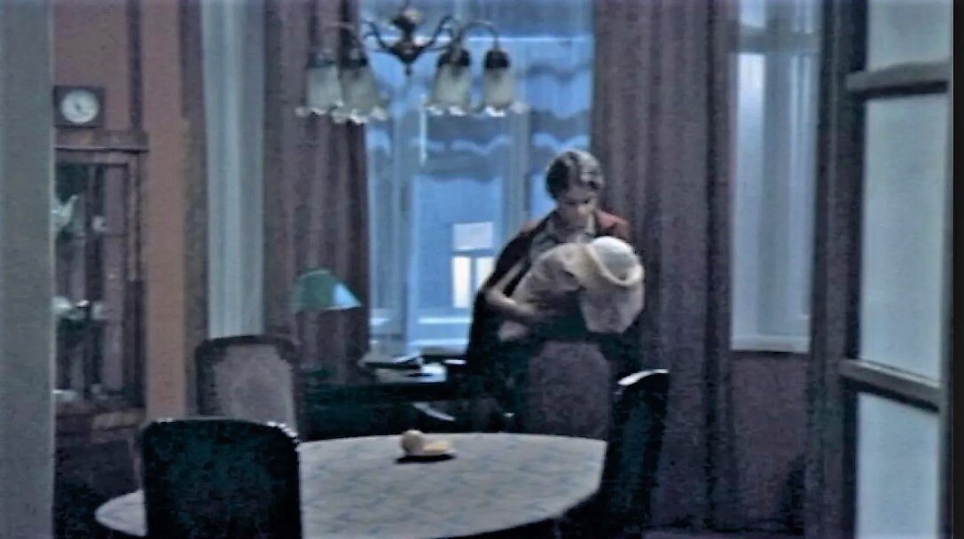 Кадр из фильма «Школьный вальс» (1978).