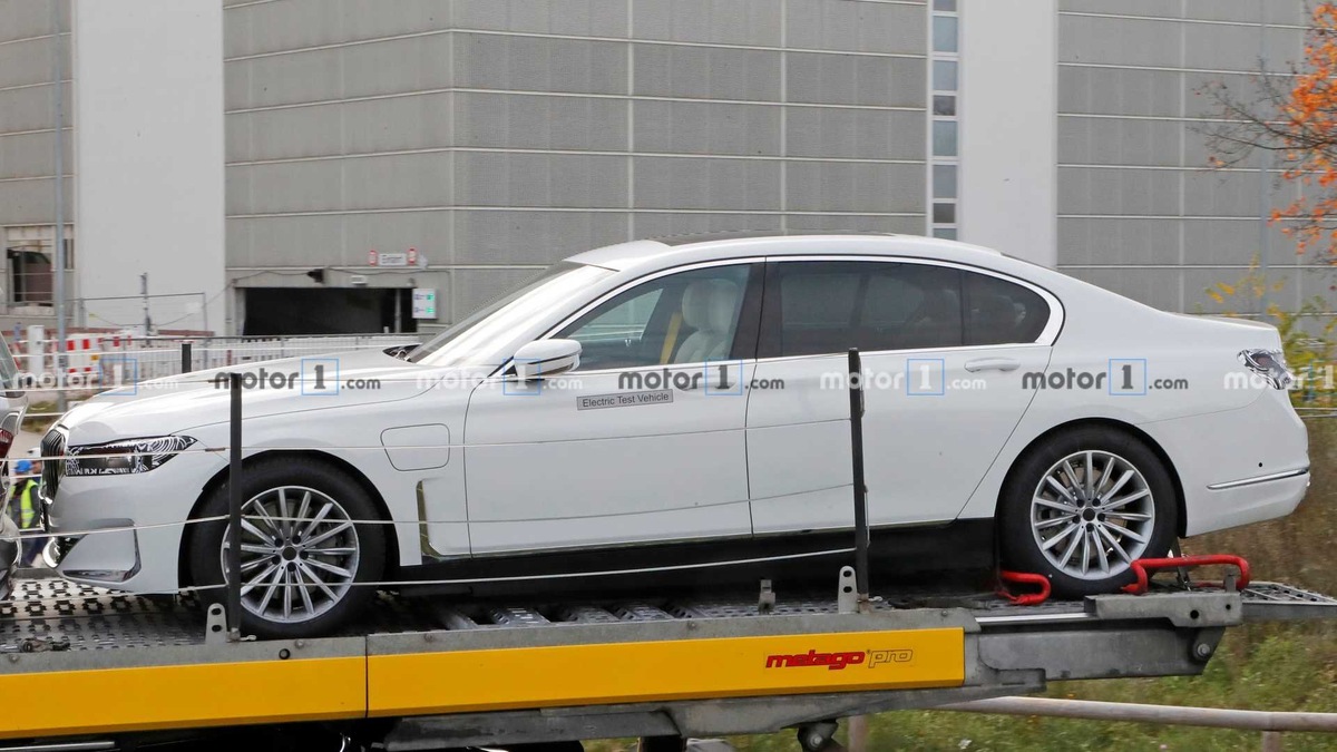 Прототип электрической версии BMW 7-Series нового поколения. 