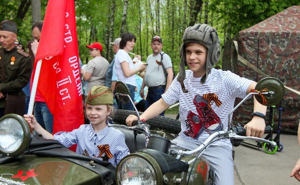 Празднование 9 мая в парке. Интерактивная площадка с аттракционами., май 2018.