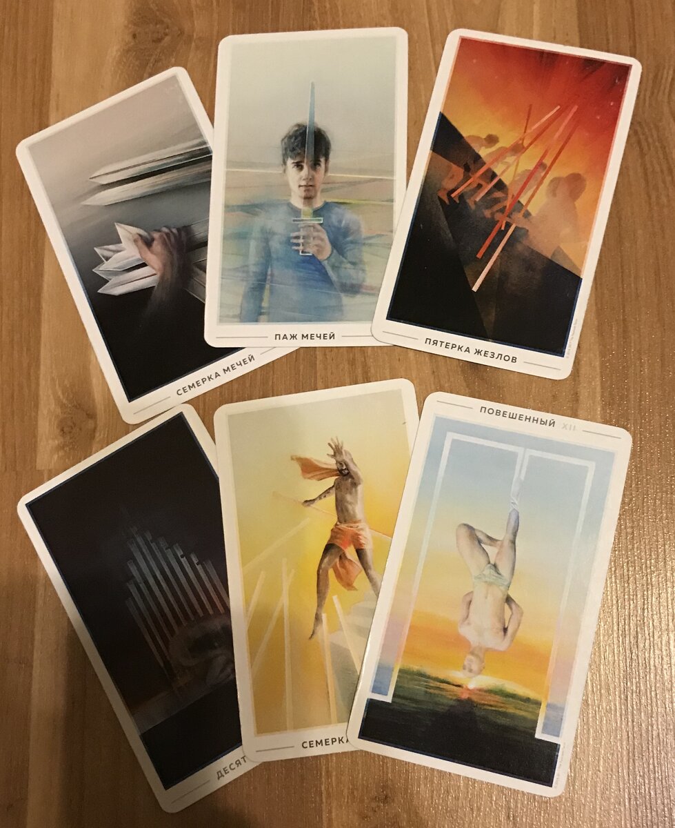 Вариант 1 Мужчина злится,ревнует вас,готов отстаивать своё мнение и совсем не хочет уступать.В то же время не упускает вас из виду и следит за вами в соцсетях,Вотсапе.
Отстаивает свои позиции,уступать не хочет,при этом сильно переживает,думает,что,возможно,это конец отношений.Решил,что изменить сейчас ничего не может и занял позицию ожидания.