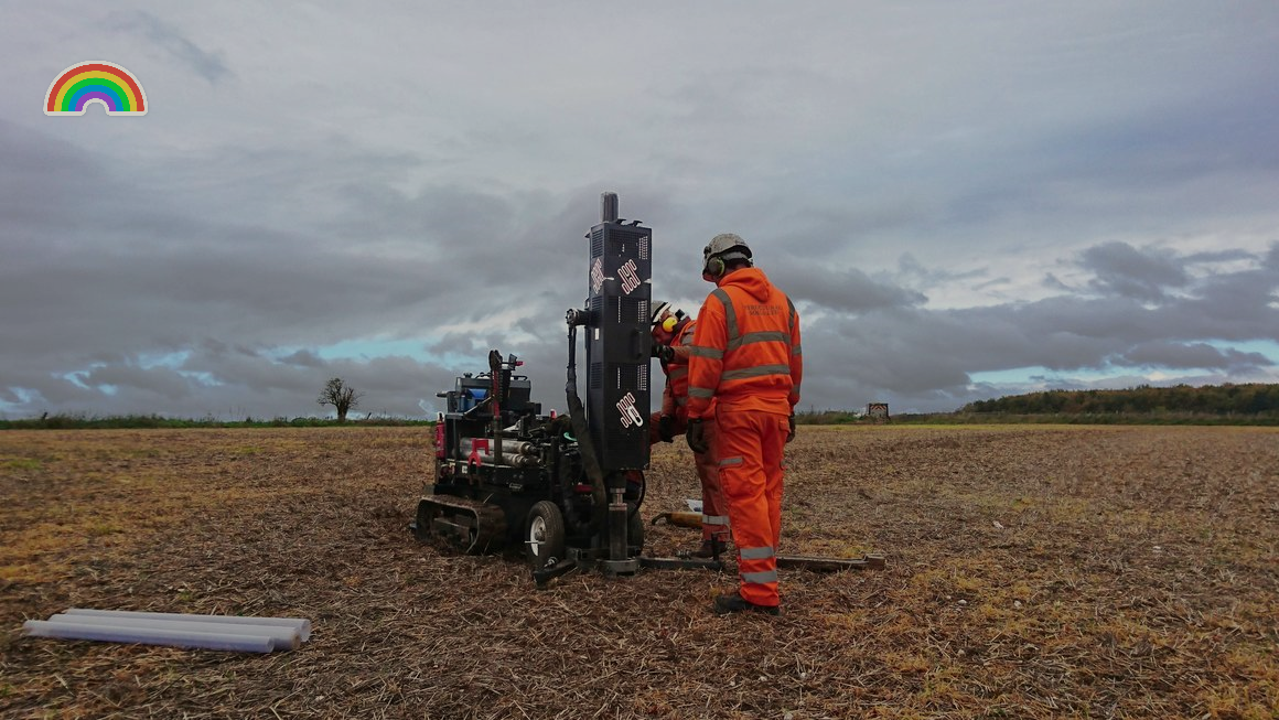 Попытка пробить грунт для взятия проб в прошлом году была похожа на попытку “просверлить бетон”, говорит Гаффни. Так что команда получила большую тренировку.  
