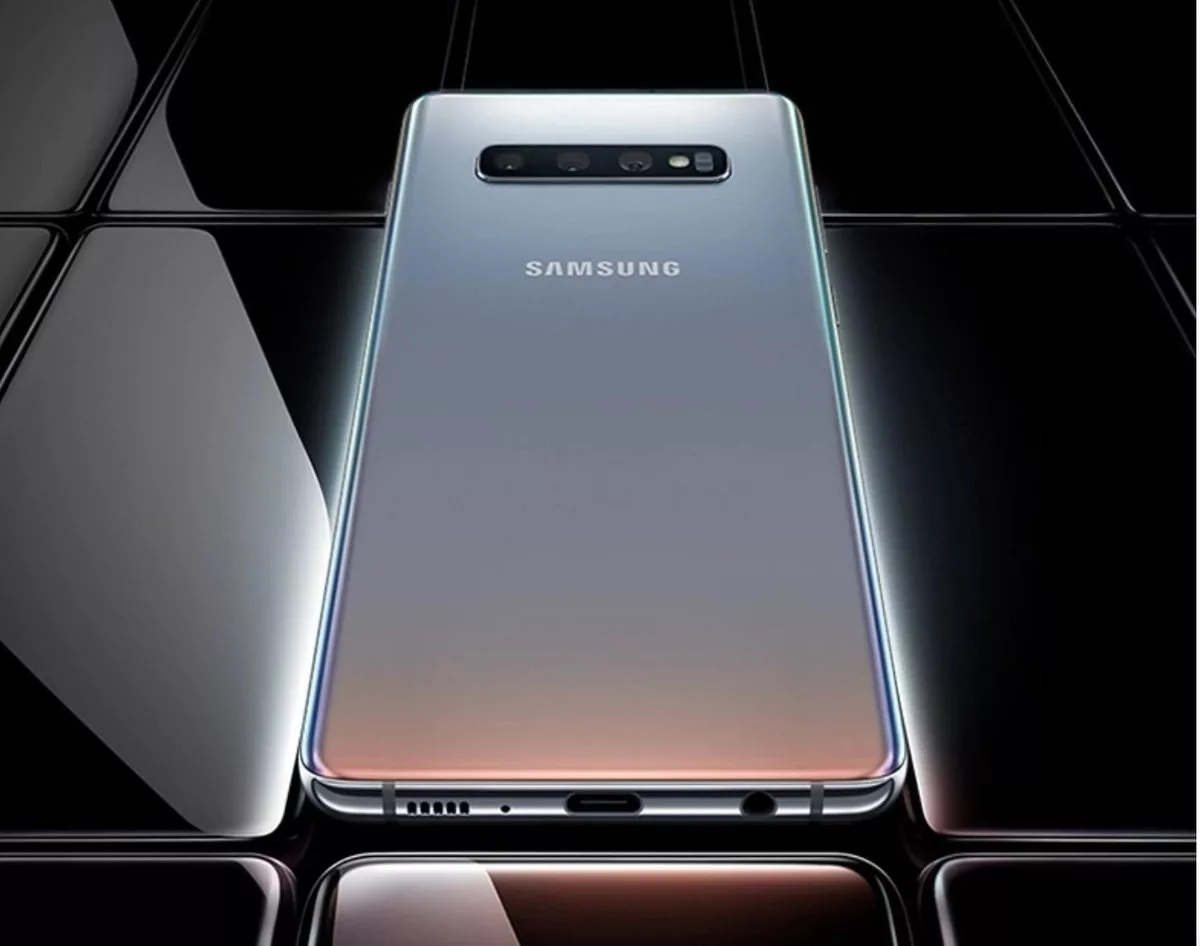Телефон последней версии. Samsung Galaxy s10. Samsung Galaxy s10 Silver. Galaxy s10 Prism Silver. Samsung Galaxy s10 SM-g973f.