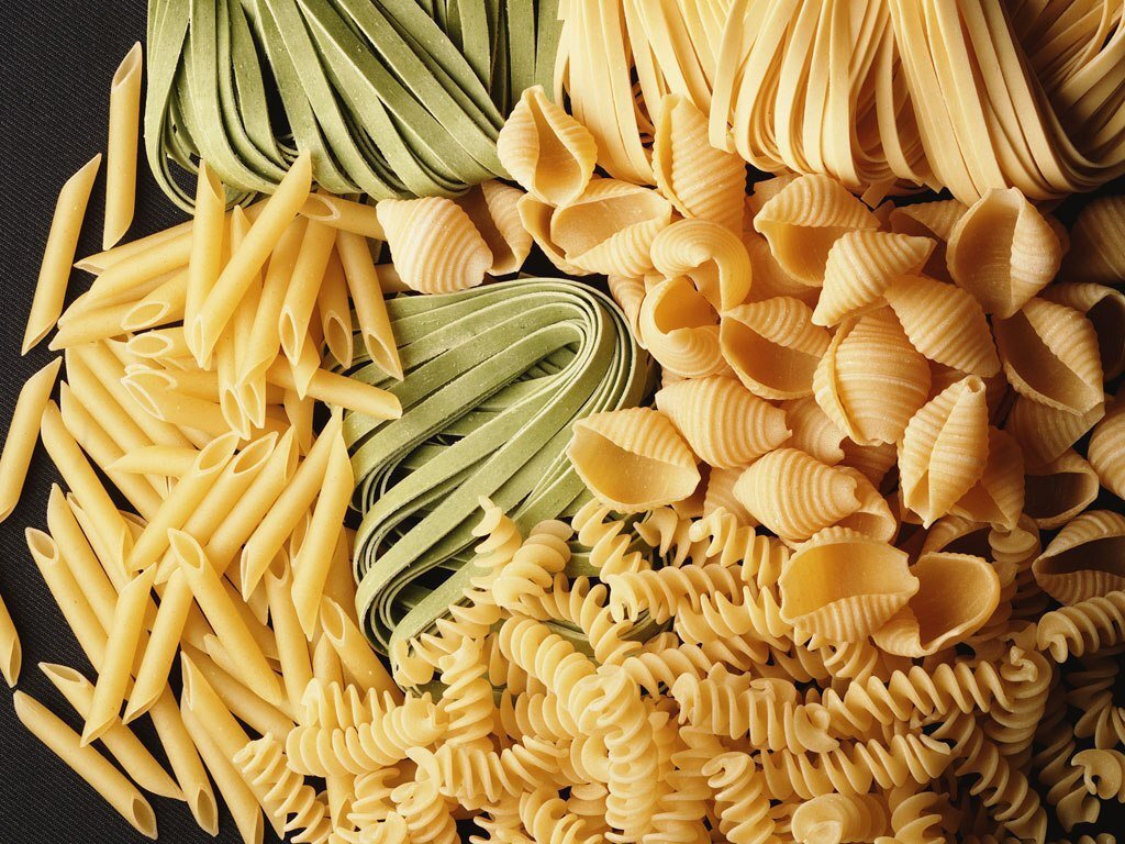 В состав качественных макарон входит только пшеница и вода.