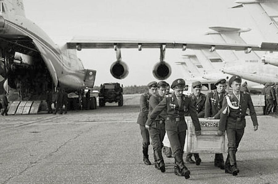 В ходе войны в Афганистане потери СССР, по официальным данным, составили 15.031 человек. 