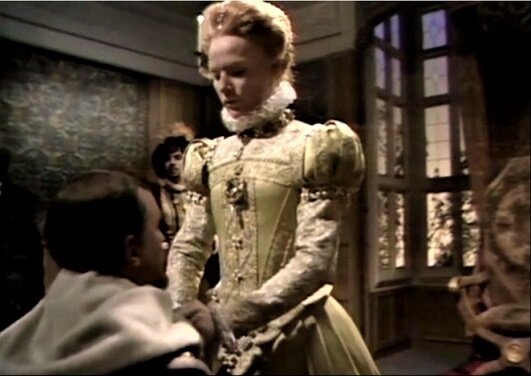 В роли Елизаветы I – британская актриса Гленда Мэй Джексон. Кадры из сериала «Елизавета: Королева английская» (Производство: Великобритания. 1970 год; режиссёры – Родерик Грэм и Ричард Мартин)