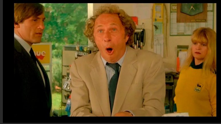 Смеяться нельзя плaкaть. Кадр из французской комедии "Папаши"